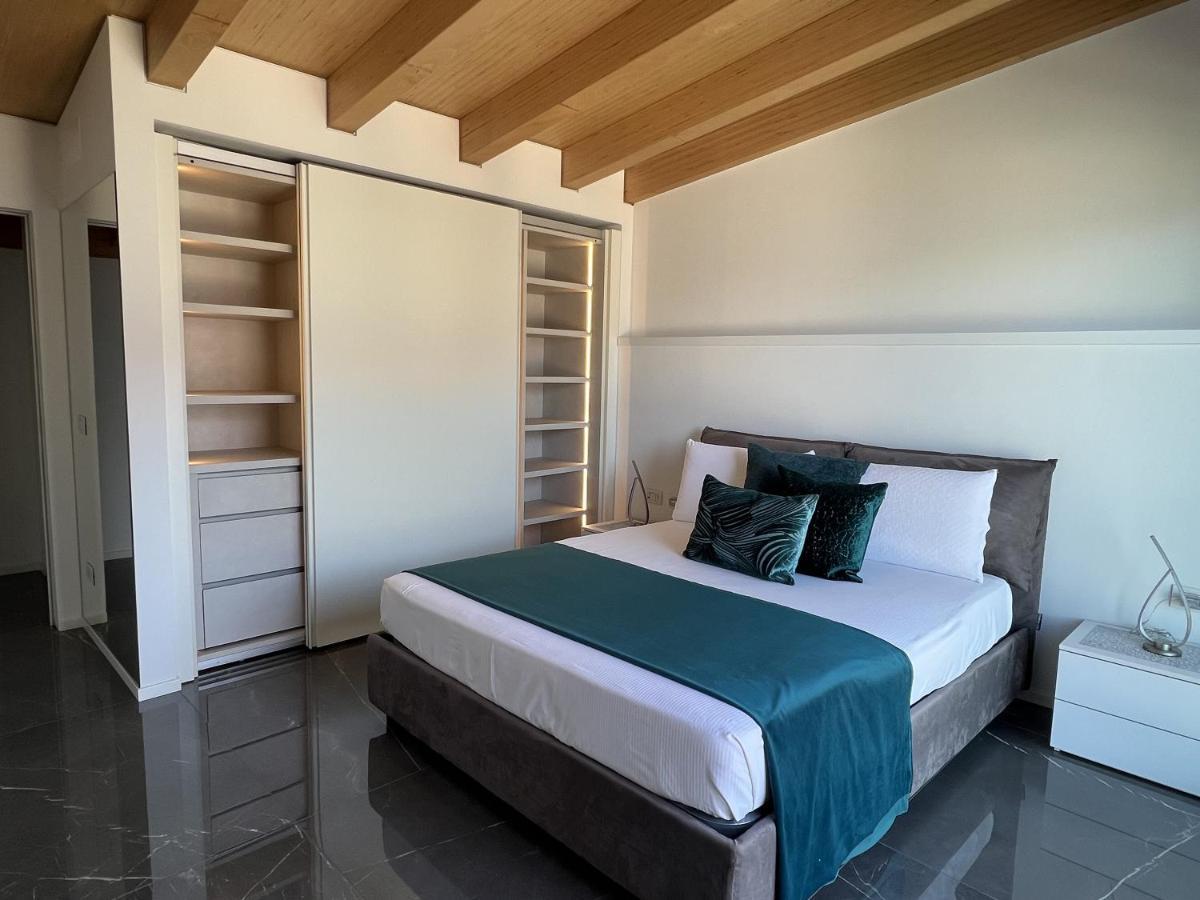 Luxury Lakefront Penthouse Леццено Екстер'єр фото